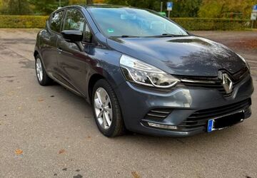 Renault Clio 102.000 km 9.600 &euro; Frankfurt 60314