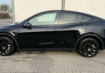 Tesla Model Y 53.991 km 37.899 &euro; Rüsselsheim am Main 65428