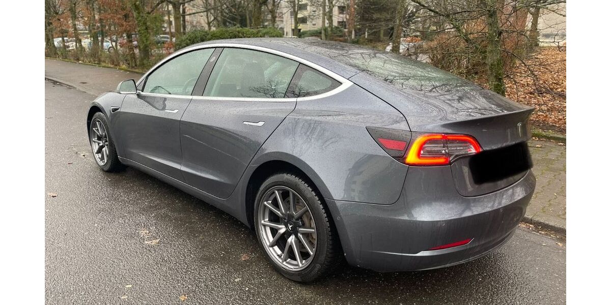 Tesla Model 3 159.000 km 21.999 &euro; Frankfurt 60313