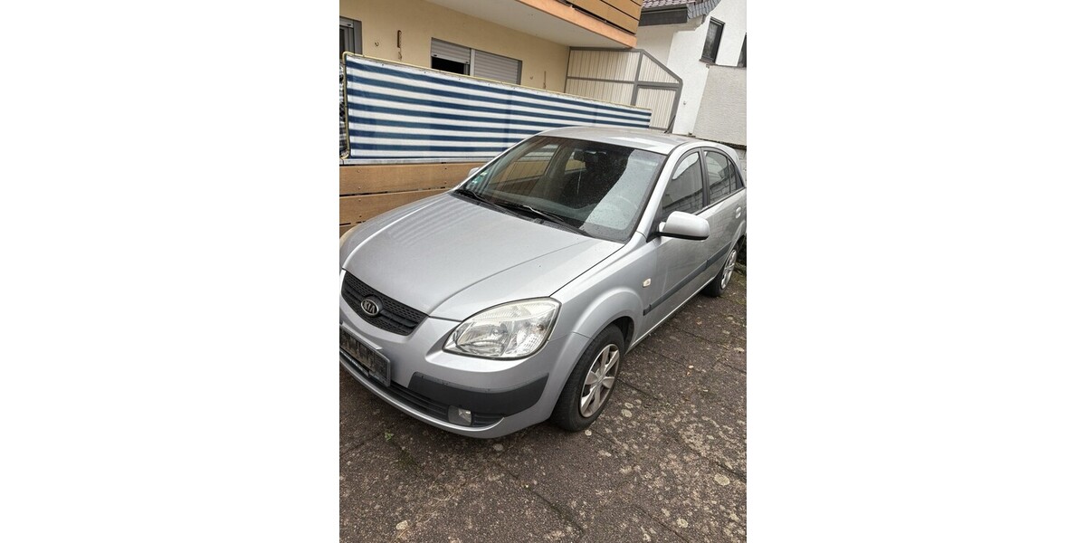 Kia Rio 180.000 km 1.300 &euro; Hainburg 63512