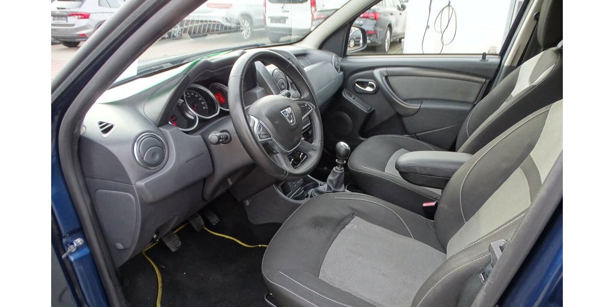 Dacia Duster 1,2l Black Shadow 4x2 Klima, Einparkhilfe h 119.200 km 6.490 &euro; Rodgau 63110