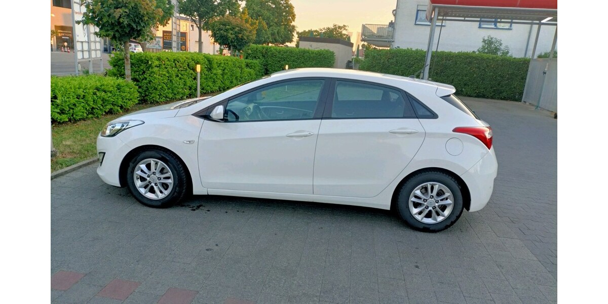 Hyundai i30 81.000 km 6.800 &euro; Griesheim 64347