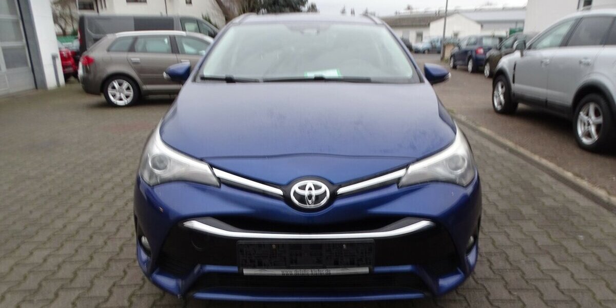 Toyota Avensis 2,0 D Klima, Navi 200.000 km 6.690 &euro; Rodgau 63110