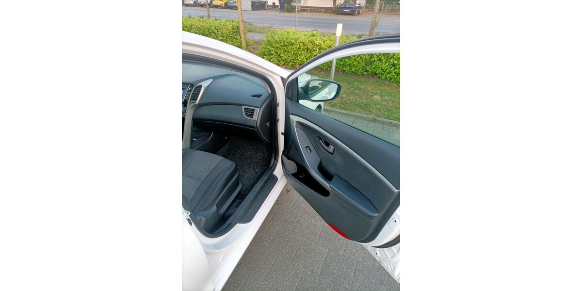 Hyundai i30 81.000 km 6.800 &euro; Griesheim 64347