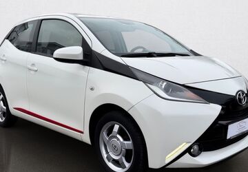Toyota Aygo (X) 121.000 km 6.199 &euro; Frankfurt am Main 60386