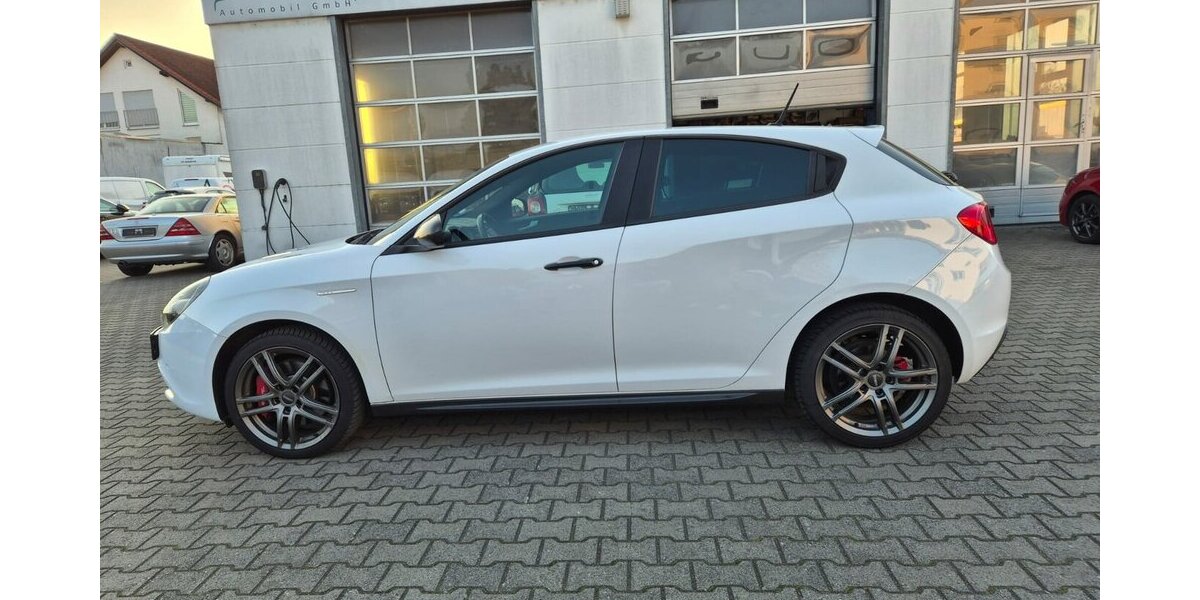 Alfa Romeo Giulietta Sport Navigation, Klima, Einparkhilfe 89.100 km 11.690 &euro; Rodgau 63110