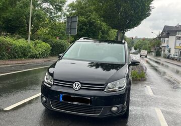 VW Touran 216.000 km 6.400 &euro; Frankfurt 60388