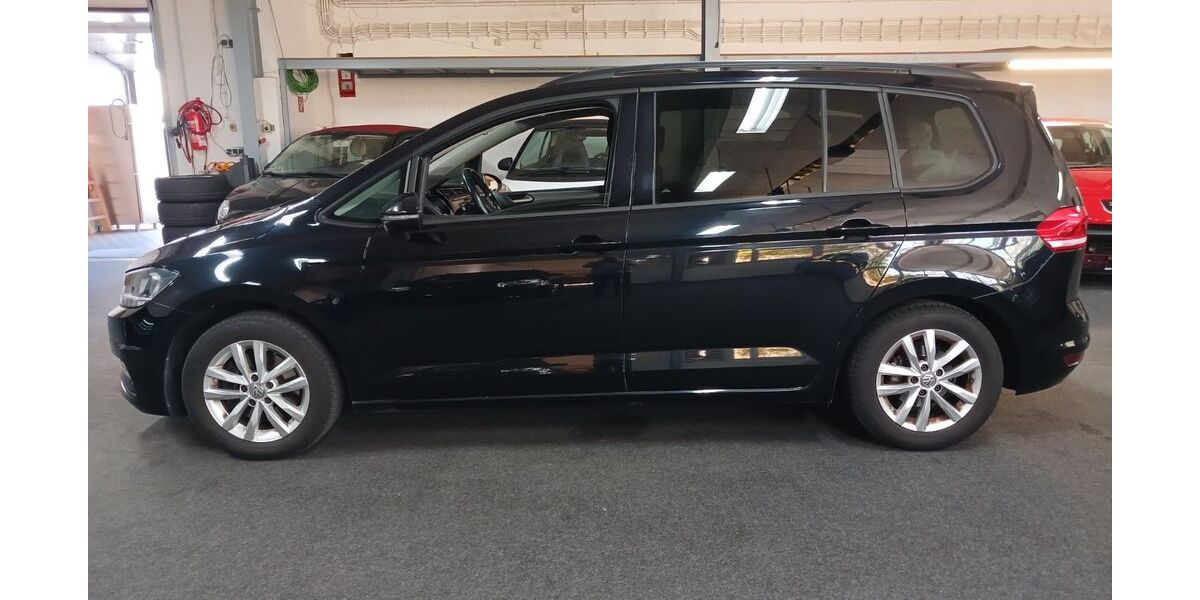 VW Touran 122.990 km 13.999 &euro; Rüsselsheim 65428