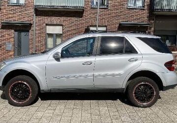 Mercedes-Benz ML 320 213.000 km 7.300 &euro; Frankfurt am Main 60435