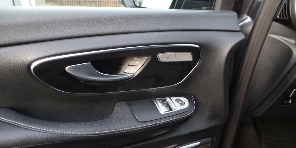 Mercedes-Benz V 300 d 4M lang AVANTGARDE EDITION AMG Line, Stand 61.360 km 59.890 &euro; Rodgau 63110