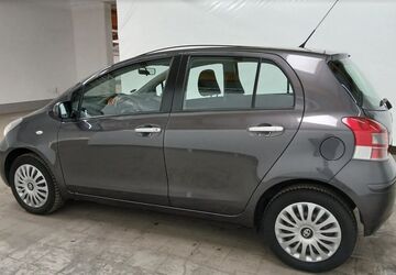 Toyota Yaris 82.000 km 5.990 &euro; Frankfurt/Main 65933