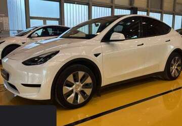Tesla Model Y 38.644 km 33.700 &euro; Hanau 63457