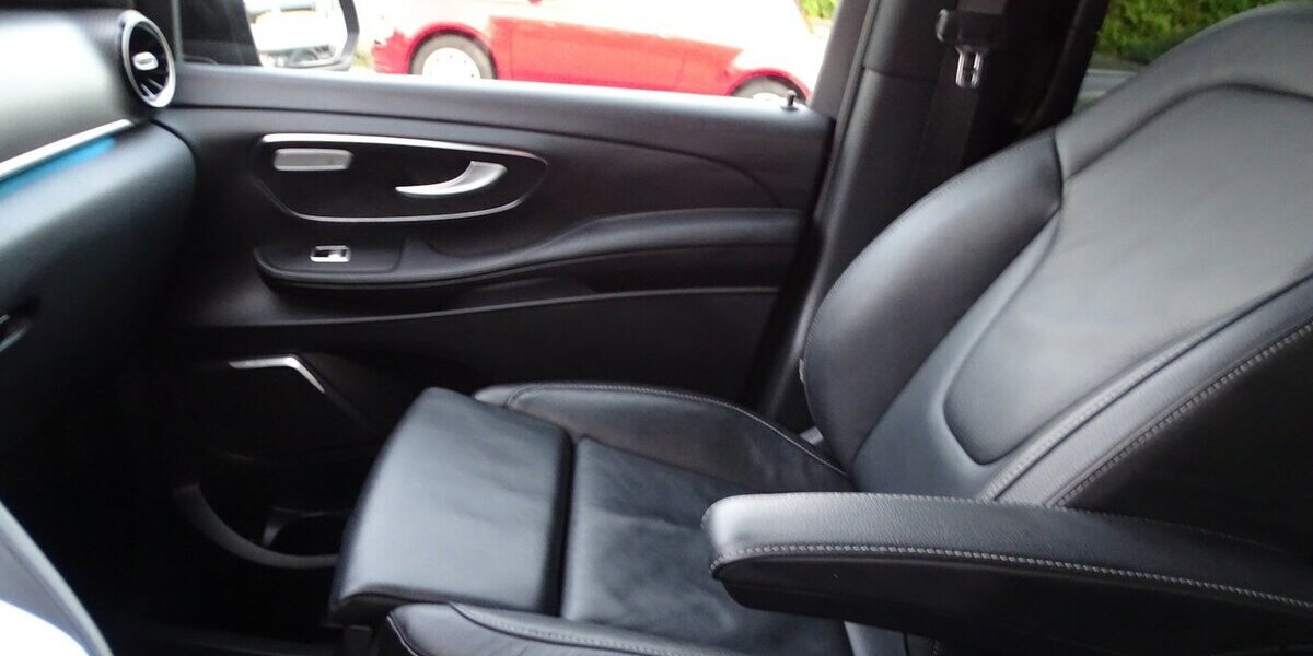 Mercedes-Benz V 300 d 4M lang AVANTGARDE EDITION AMG Line, Stand 61.360 km 59.890 &euro; Rodgau 63110