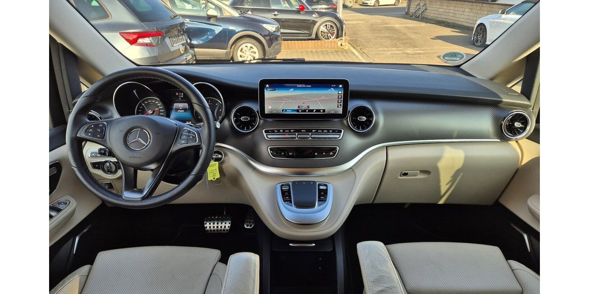 Mercedes-Benz V 300 d AVANTGARDE EDITION lang AMG Line Distronic 21.350 km 58.900 &euro; Rodgau 63110