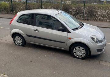 Ford Fiesta 76.300 km 2.200 &euro; Rüsselsheim 65428
