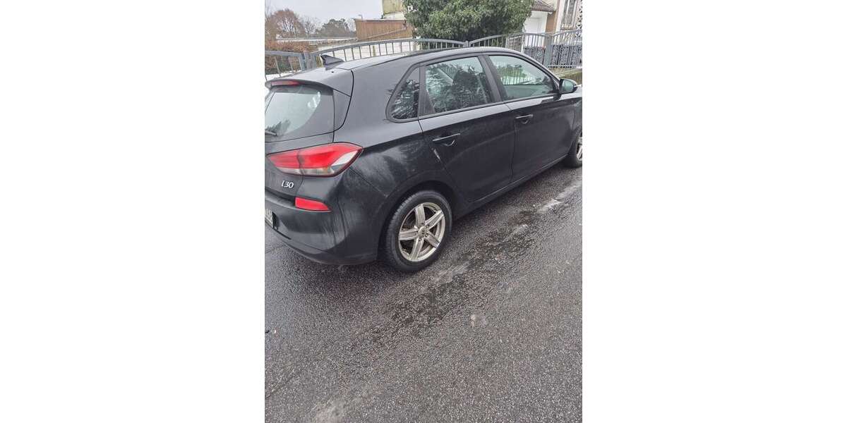 Hyundai i30 171.000 km 8.800 &euro; Darmstadt 64283