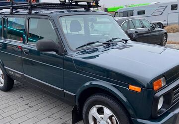 Lada Niva 57.000 km 9.900 &euro; Schöneck 61137