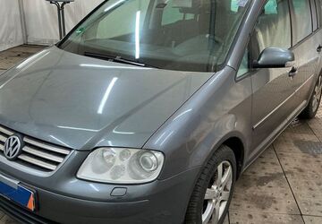 VW Touran 286.000 km 2.900 &euro; FRANKFURT 65933