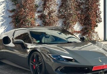 Ferrari 296 GTB 4.900 km 259.000 &euro; Kelsterbach 65451