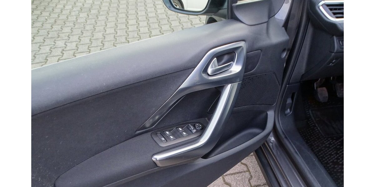 Peugeot 2008 1,2l Allure Einparkhilfe vorne + hinten, Klim 76.200 km 10.990 &euro; Rodgau 63110