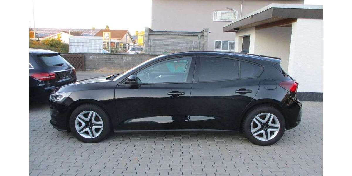 Ford Focus 103.331 km 13.499 &euro; Babenhausen 64832