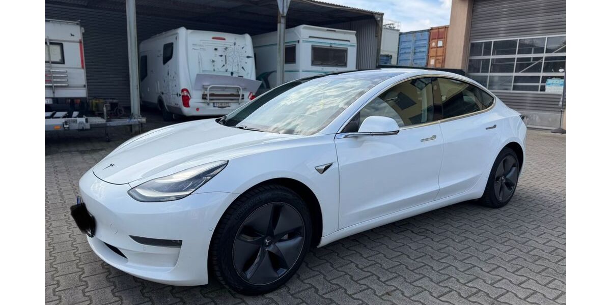 Tesla Model 3 333.000 km 14.990 &euro; Frankfurt am Main 65933