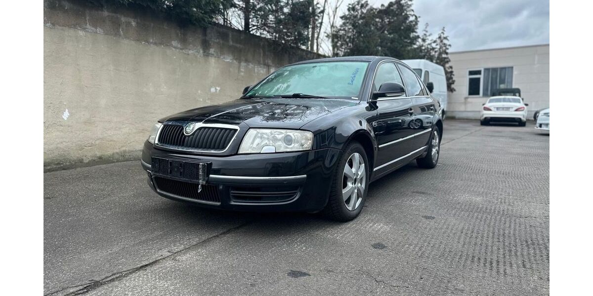 Skoda Superb 210.000 km 3.497 &euro; Hainburg 63512