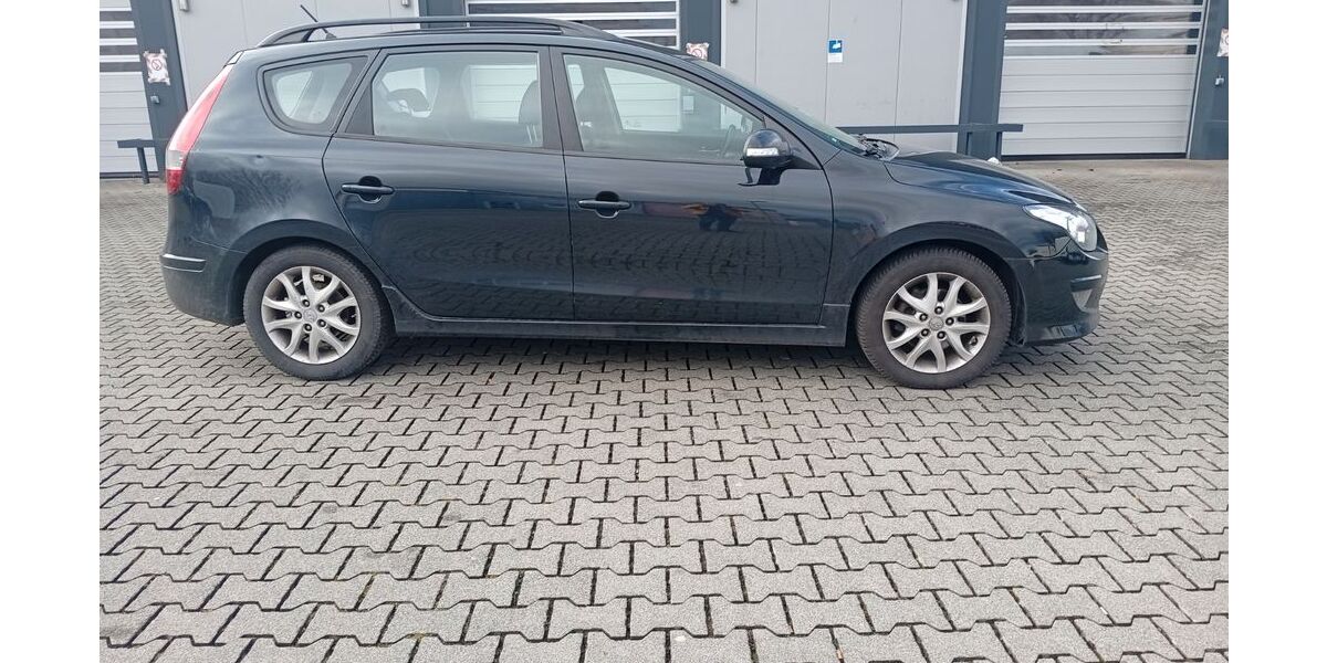 Hyundai i30 312.000 km 2.450 &euro; Hanau 63452