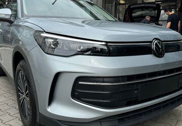 VW Tiguan 17.865 km 40.850 &euro; Frankfurt am Main 65936