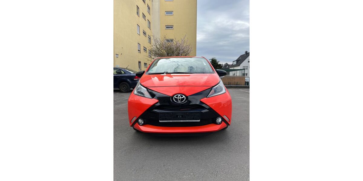 Toyota Aygo (X) 70.000 km 6.200 &euro; Neu Isenburg 63263