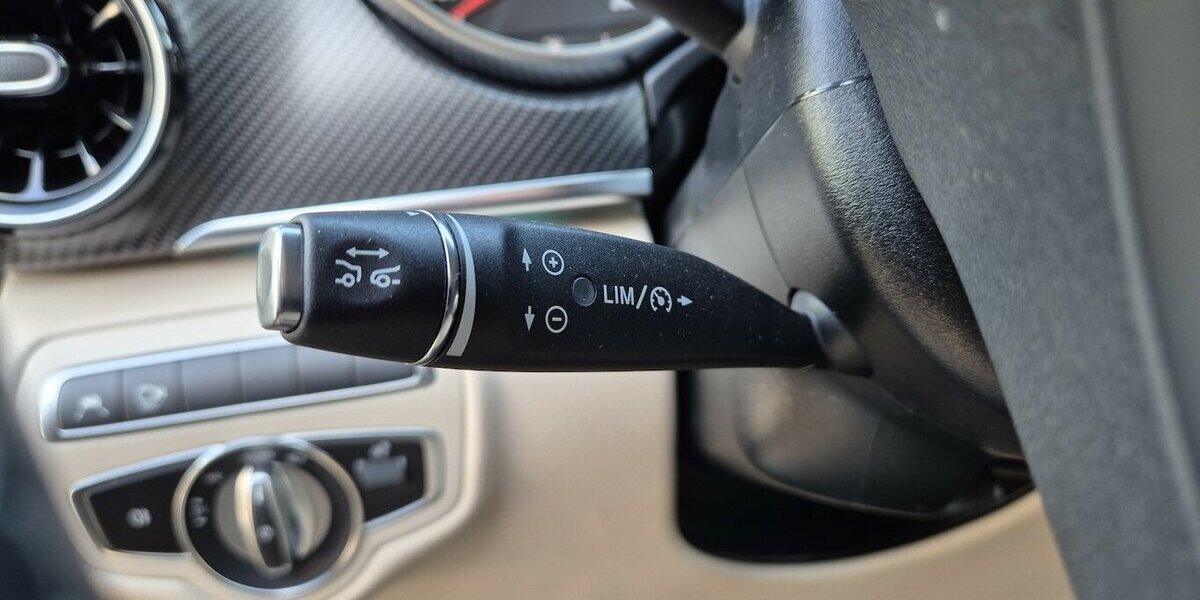 Mercedes-Benz V 300 d AVANTGARDE EDITION lang AMG Line Distronic 21.350 km 58.900 &euro; Rodgau 63110