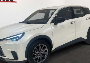 Lexus LBX 5.000 km 33.490 &euro; Frankfurt 60314