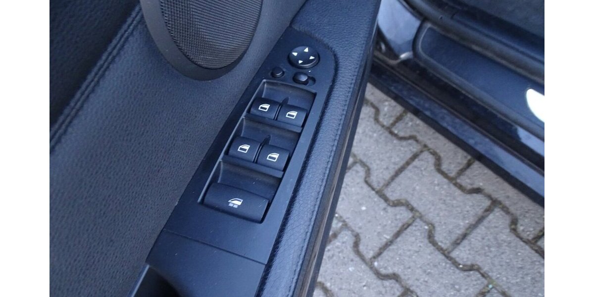 BMW 325d Cabrio Automatik, Navi, Leder, Sitzheizung 205.847 km 12.890 &euro; Rodgau 63110