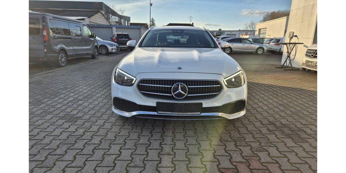 Mercedes-Benz E 300 e T Avantgarde AHK, LED, Rückfahrkamera, App 55.700 km 29.990 &euro; Rodgau 63110
