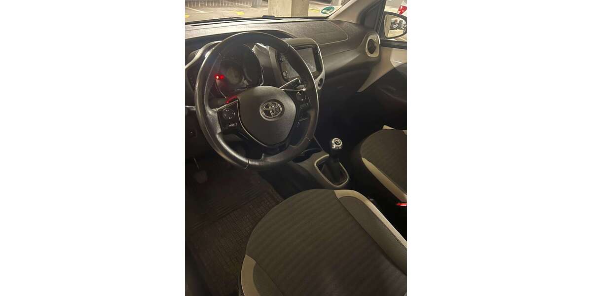 Toyota Aygo 58.800 km 10.900 &euro; Frankfurt am Main 60437