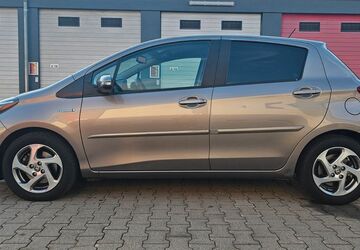 Toyota Yaris 60.873 km 11.999 &euro; Offenbach am Main 63073