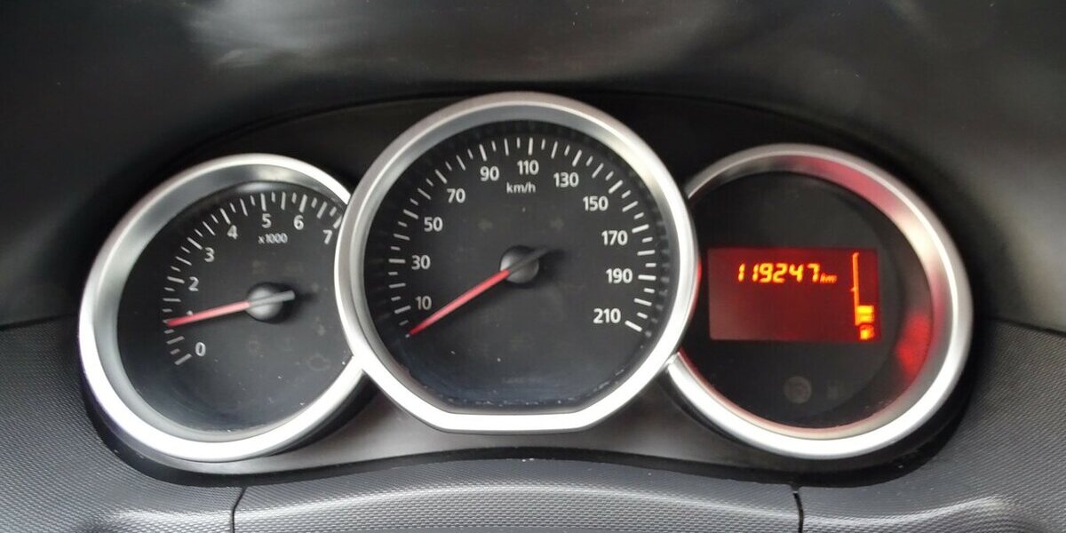 Dacia Duster 1,2l Black Shadow 4x2 Klima, Einparkhilfe h 119.200 km 6.490 &euro; Rodgau 63110