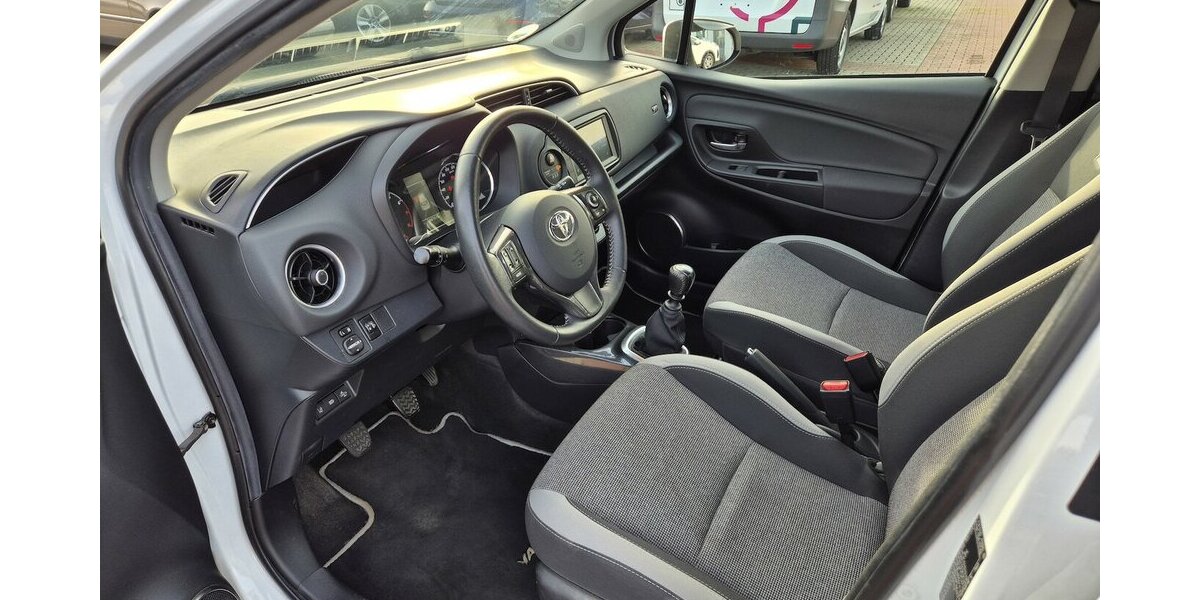 Toyota Yaris 1,5 Team D, Klima, PDC, Sitzheizung 98.400 km 10.690 &euro; Rodgau 63110