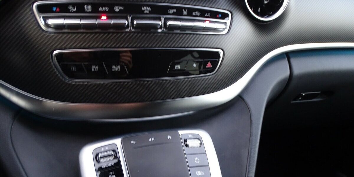 Mercedes-Benz V 300 d 4M lang AVANTGARDE EDITION AMG Line, Stand 61.360 km 59.890 &euro; Rodgau 63110