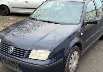 VW Bora 256.000 km 1.250 &euro; Frankfurt am Main 65933