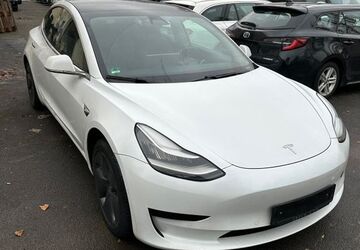 Tesla Model 3 176.000 km 15.990 &euro; Frankfurt am Main 60386