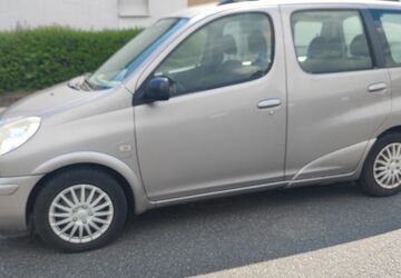 Toyota Yaris 216.000 km 2.500 &euro; Frankfurt am Main 65933