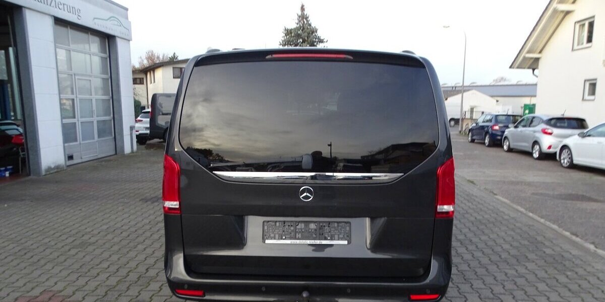 Mercedes-Benz V 300 d 4M lang AVANTGARDE EDITION AMG Line, Stand 61.360 km 59.890 &euro; Rodgau 63110