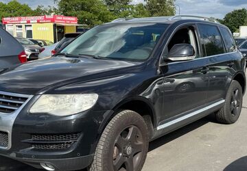 VW Touareg 275.500 km 5.555 &euro; Frankfurt 60486