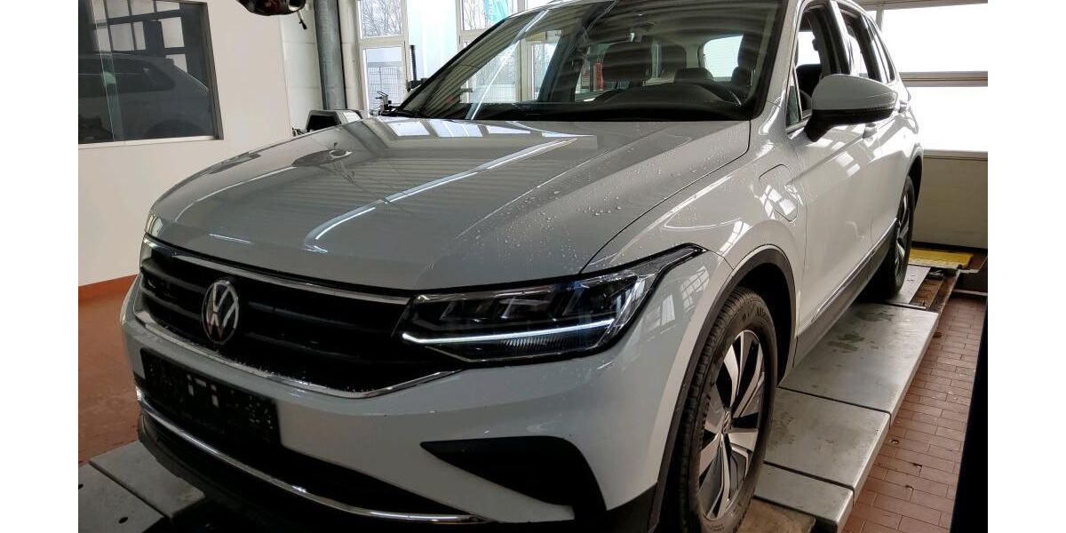 VW Tiguan 64.378 km 24.489 &euro; Darmstadt 64291
