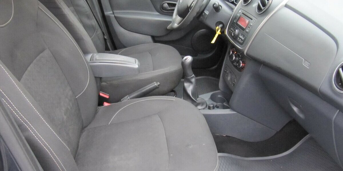 Dacia Sandero Laureate Klimaanlage+ Insp.+ TÜV 09.2027 389.885 km 2.845 &euro; Schwalbach/Taunus 65824