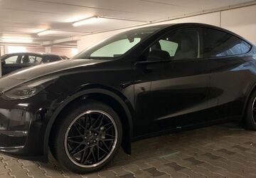 Tesla Model Y 25.600 km 38.900 &euro; Frankfurt 60438