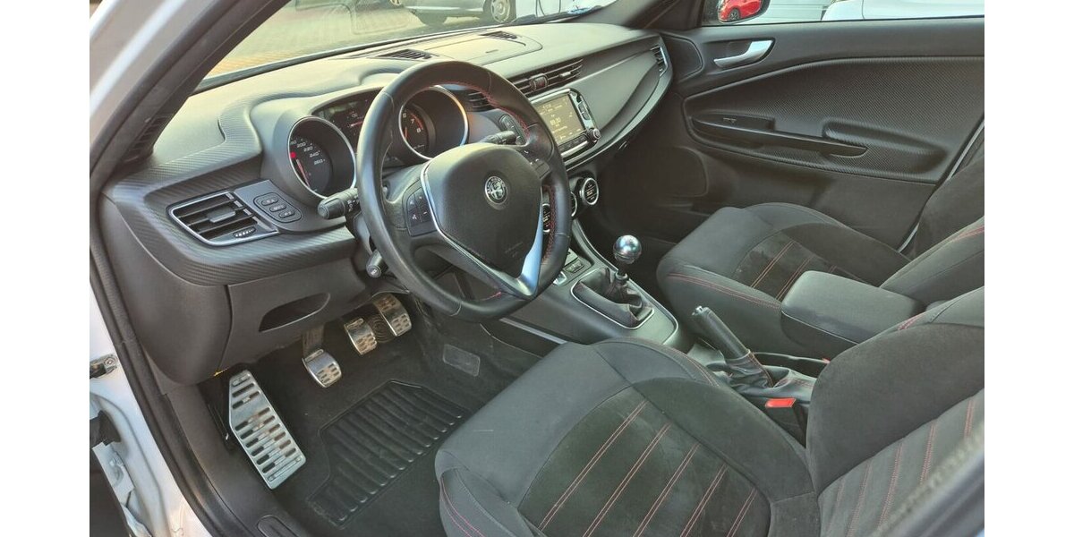 Alfa Romeo Giulietta Sport Navigation, Klima, Einparkhilfe 89.100 km 11.690 &euro; Rodgau 63110