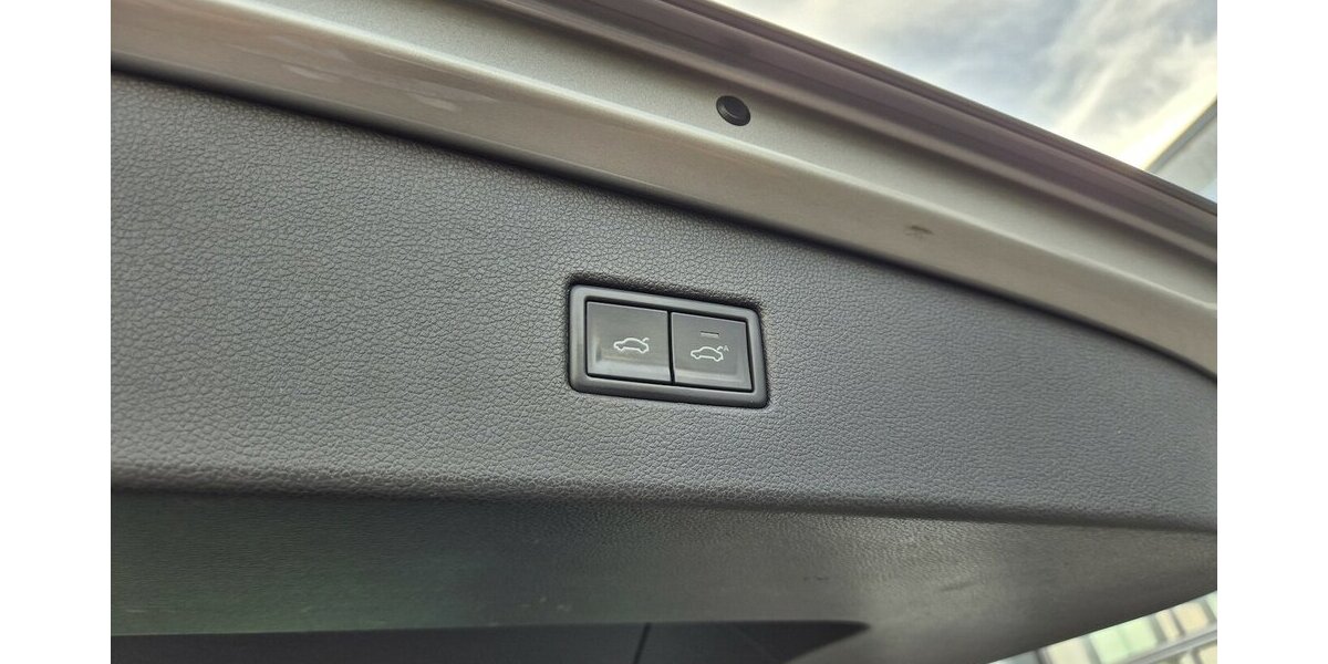 VW Tiguan Highline R-Line DSG, Navigation, LED-Schein 61.222 km 22.790 &euro; Rodgau 63110