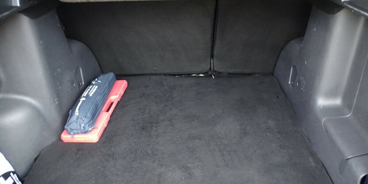 Dacia Duster 1,2l Black Shadow 4x2 Klima, Einparkhilfe h 119.200 km 6.490 &euro; Rodgau 63110